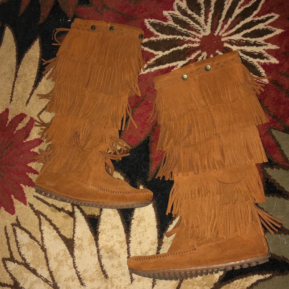 Minnetonka 5 Layer Fringe Boot